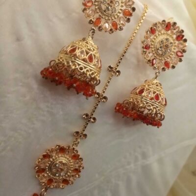 Earrings with bindya